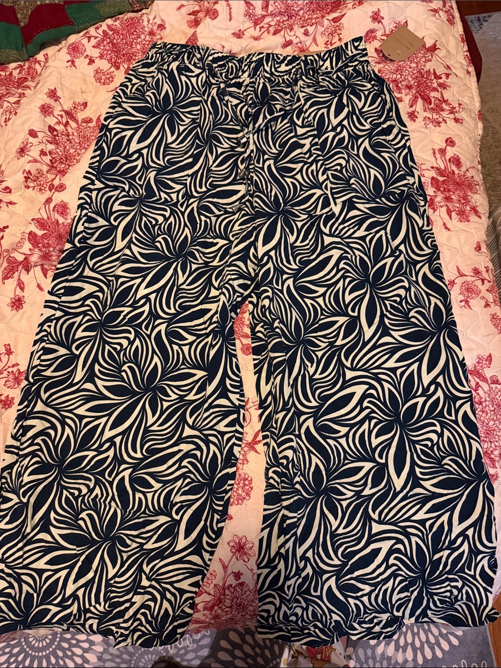 Wide Leg Pull-On Pants in Navy and White Floral